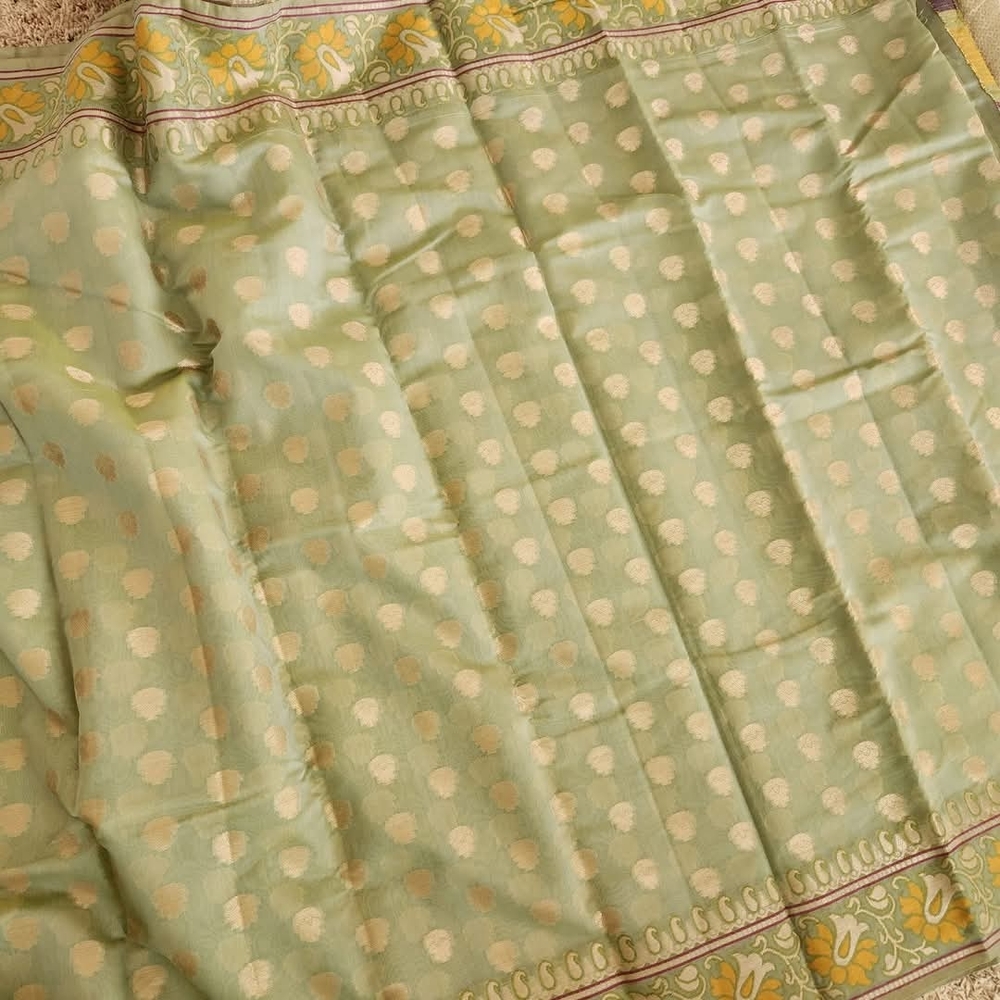Elegant Green and Gold Bedding Set